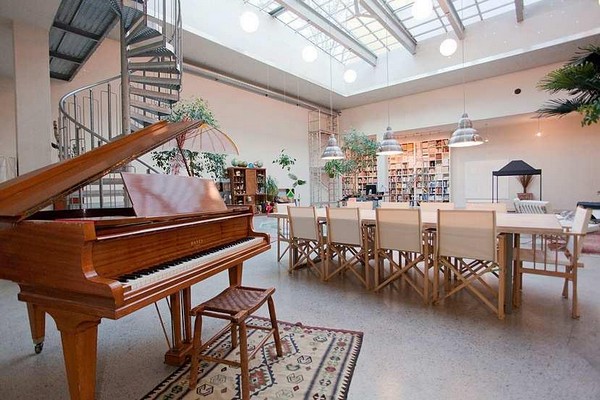 Theatre-Apartment-Freshome10