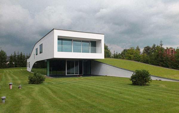 Amazing-House-with-Elevated-Green-Plinth-Design-Ideas
