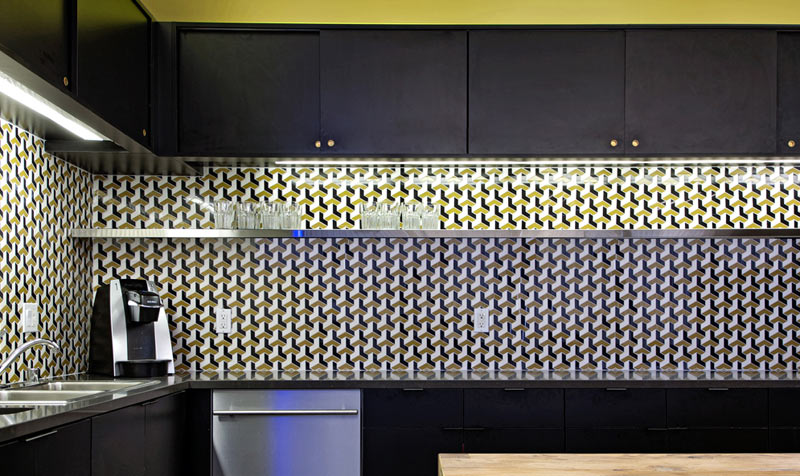 kuhinja u kancelariji