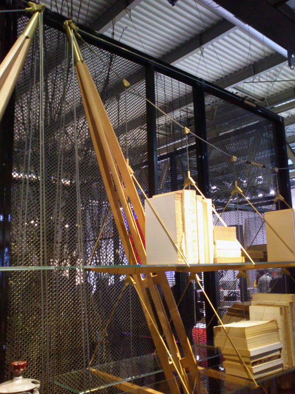 cosmit-okacena-polica