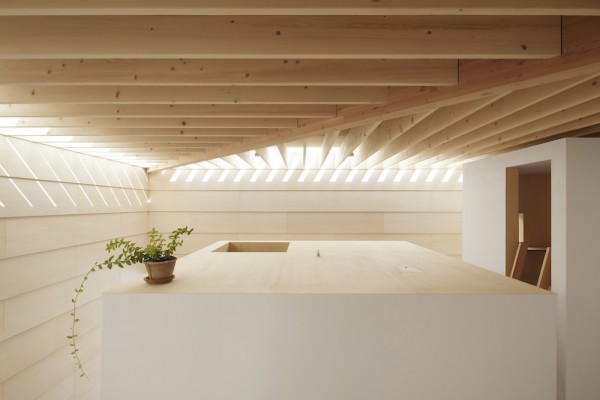 Light-Walls-House-Interior