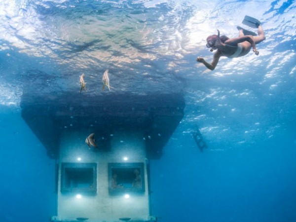 manta-resort-underwater-room-6
