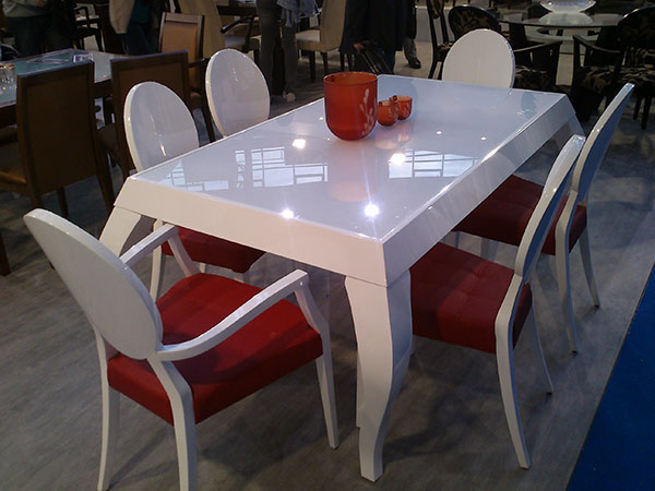 trpezarijske-stolice-i-sto