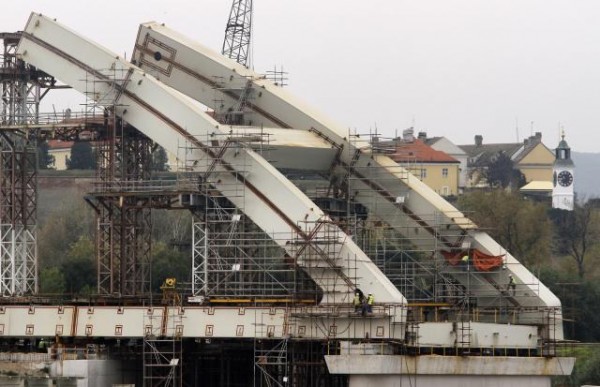 GRADILITE EELJEVOG MOSTA