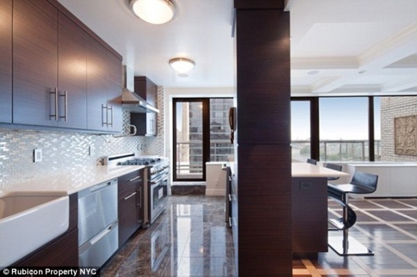 article-2183957-145F90C5000005DC-522_634x422