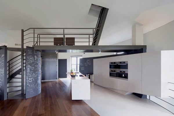 water_tower_converted_to_house_04