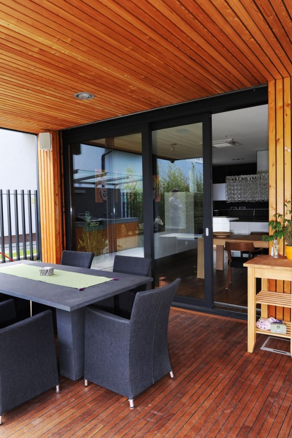 The-Black-Villa-close-up-patio