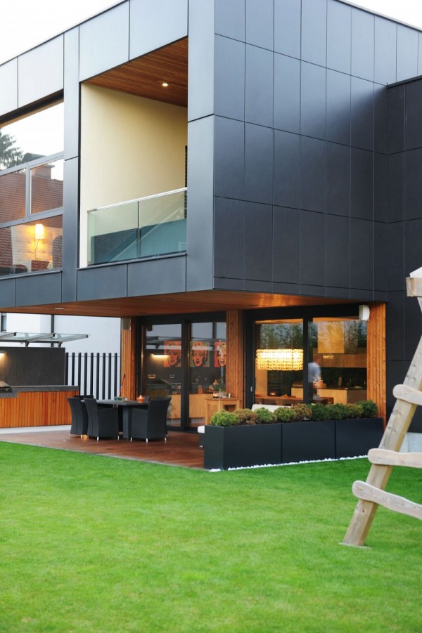 The-Villa-larger-view-of-patio