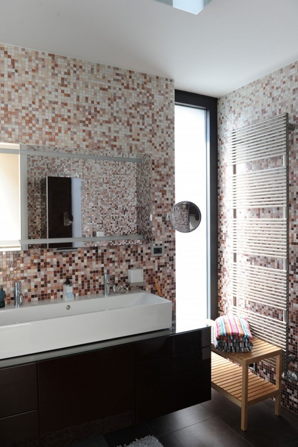 black-house-bathroom