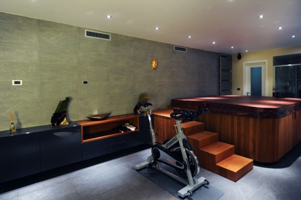 black-residence-gym-and-jacuzzi