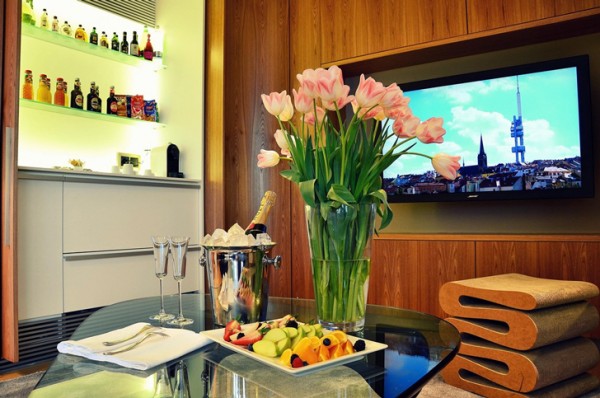 Prague-television-tower-one-room-hotel-4