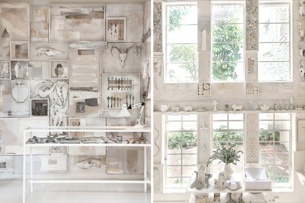 zid sa kostima kao dekorom