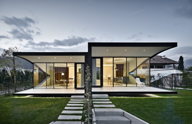 548cae80e58eceb76d000075_the-mirror-houses-peter-pichler-architecture_portada_mirror_houses_front_night