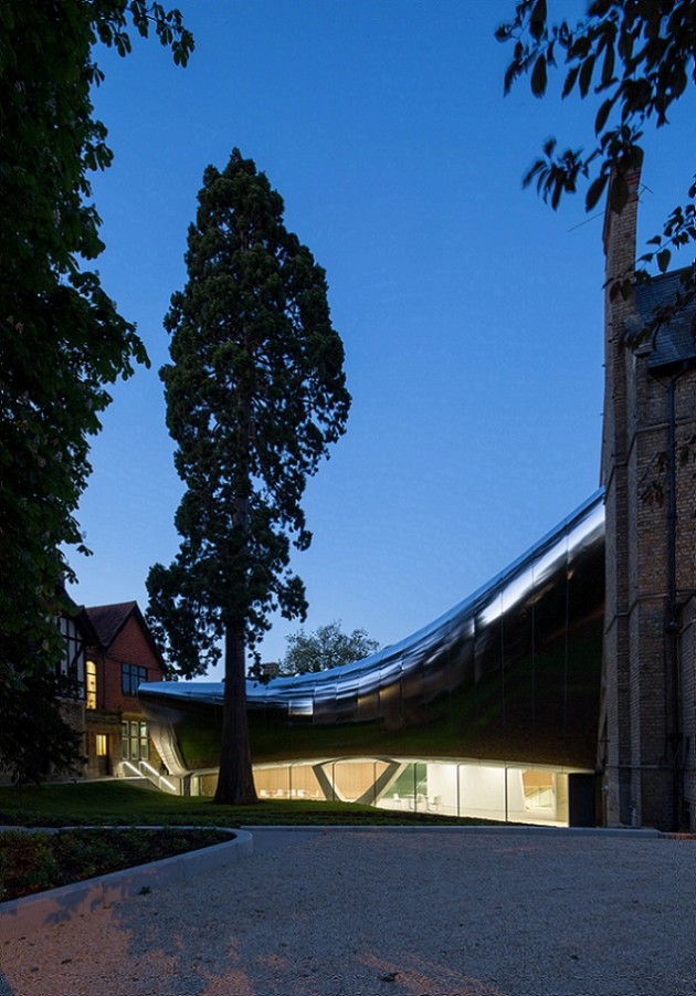 Investcorp building 04