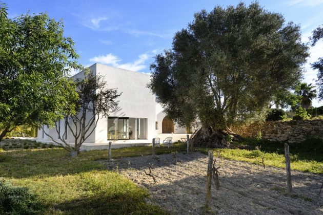 Moderna vila na Ibici 01