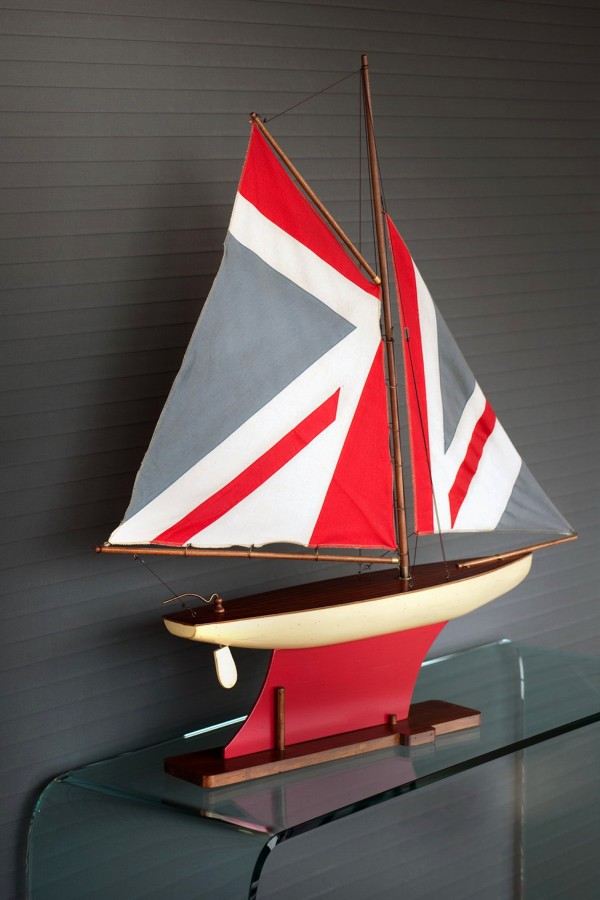Boat-with-UK-flag