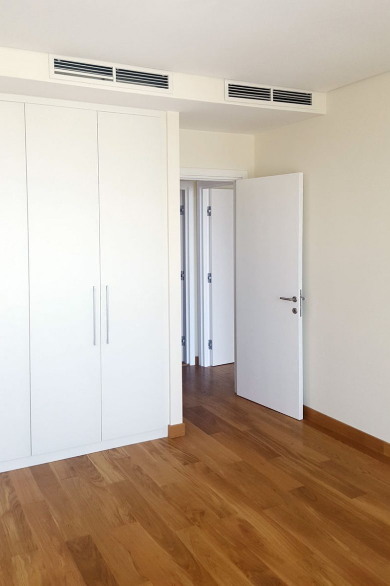 Sa stanom dobijate i ugrađene garderobere