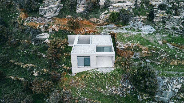 Dijagonalna kuća u grčkom arhipelagu Kikladi; Foto: Mariana Bisti
