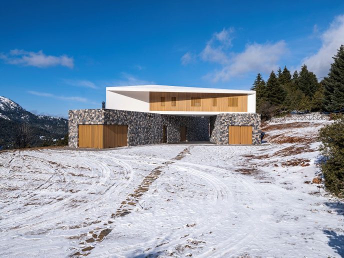 Snowfall House na Peloponezu; Foto: Yiorgis Yerolymbos