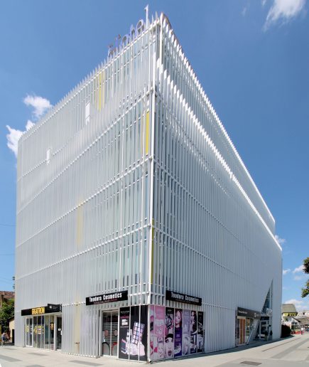 Hotel “Centar” (2008–2011); Arh. Branislav Mitrović sa timom saradnika; Foto: dr Goran V. Anđelković, u. d. i. a.