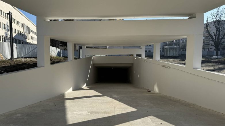 Ulazak u garažu Banovina; Foto: Gradnja