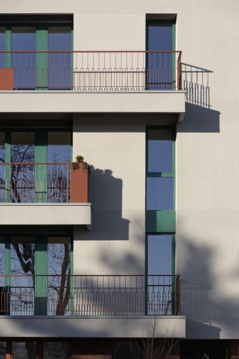 Fasada glavnog korpusa materijalizovana je tehnikom maltera obrađenog češljanjem; Foto: Mladen Jovanović