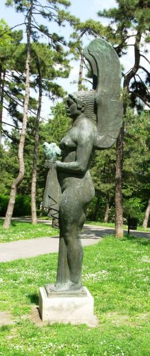 Autor figure je vajar Ivan Meštrović, uz sugestije arhitekte Petra Bajalovića; Foto: arhiva autora