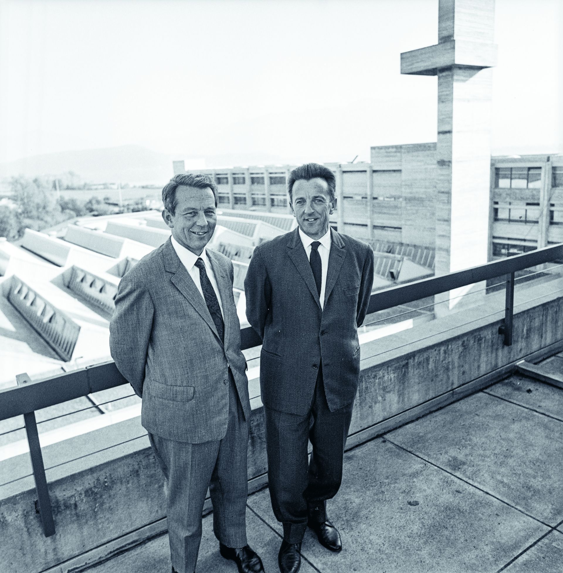 Hajnrih i Klaus Gebert na krovu fabrike u Joni, rane 1970-te