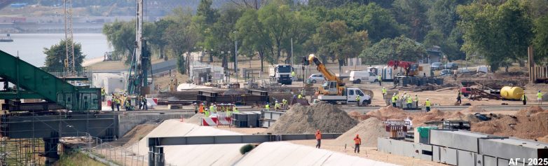Lansirna rampa na novobeogradskoj strani reke Save tokom prevlačenja zelenog luka Starog savskog mosta na obalu | Foto: dr Goran V. Anđelković