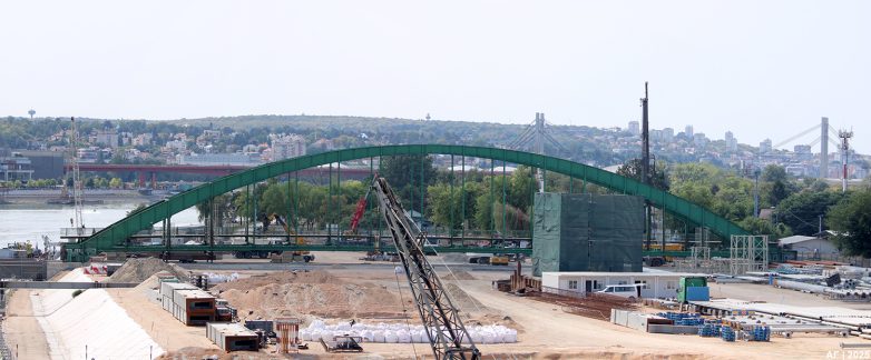 Podužna strana zelenog luka Starog savskog mosta na novobeogradskoj obali reke Save| Foto: dr Goran V. Anđelković