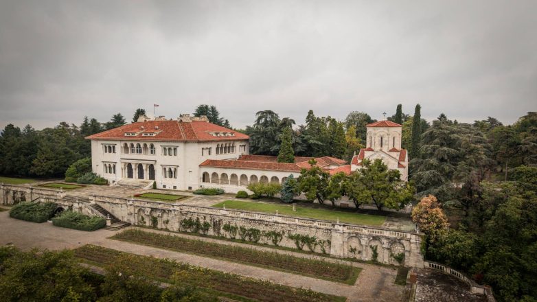 Kraljevski dvor na Dedinju