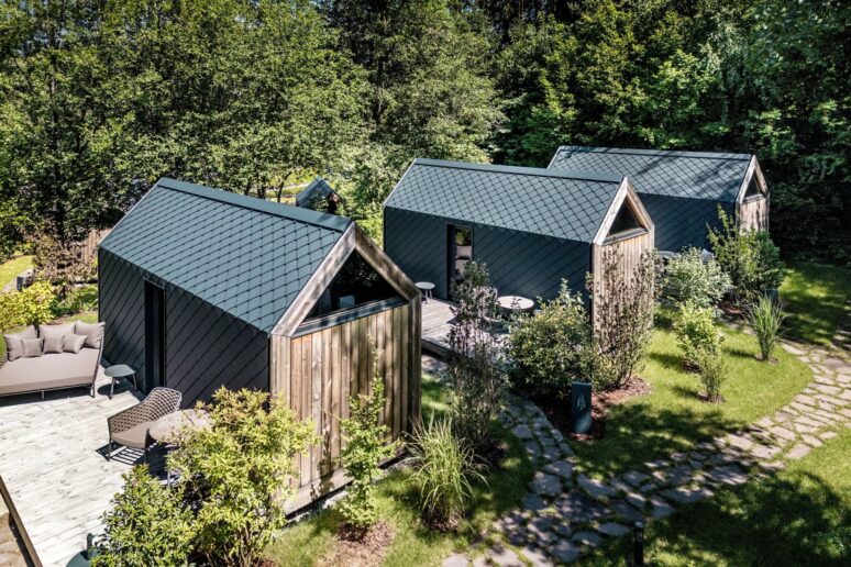 Projekat Secret Koi Garden spaja luksuz i održivost u jedinstvenom prirodnom ambijentu | Foto: PREFA / Croce & Wir